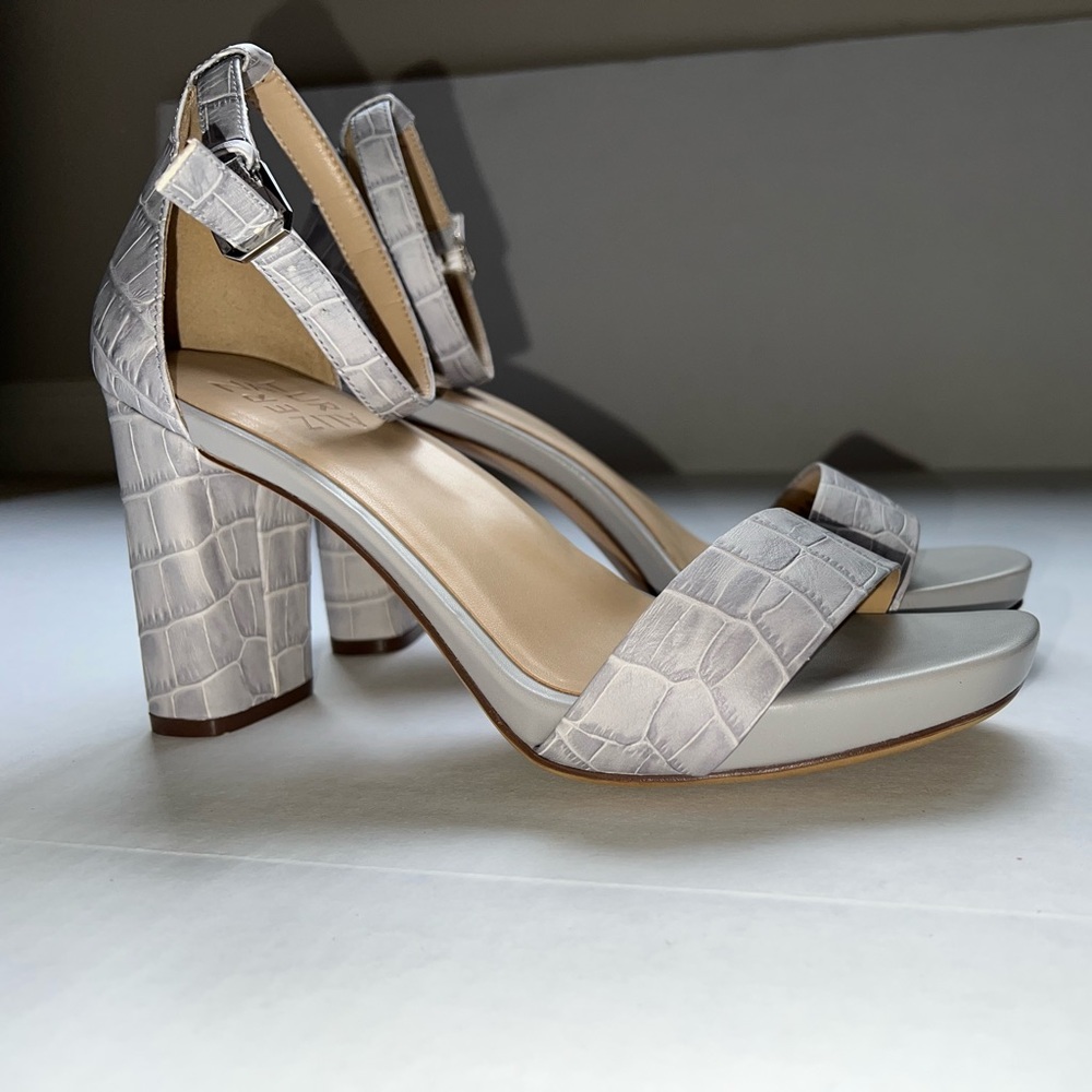 Naturalizer Joy ankle strap sandals. New . Size 8W
